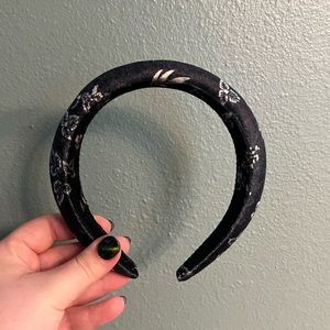 NWOT Floral Headband - Black and White Flower Themed Hair Accessory